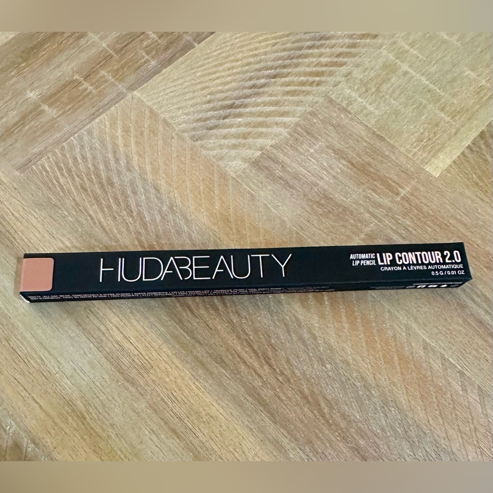 HUDA BEAUTY Lip Contour 2.0 Automatic Matte Lip Pencil